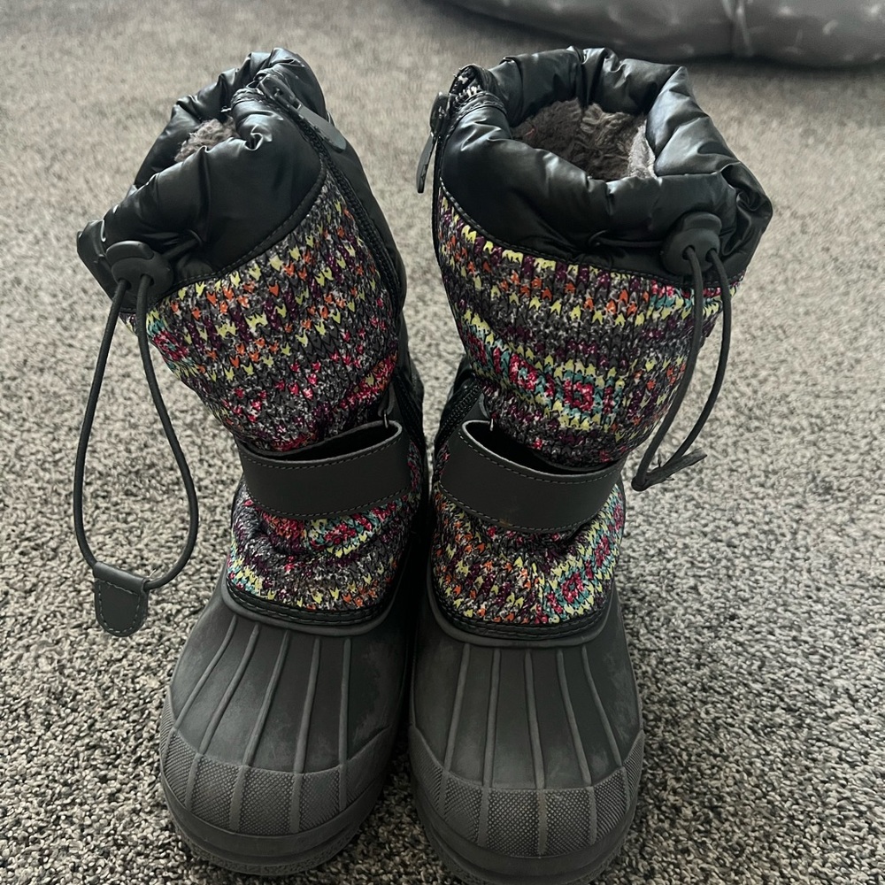 Kids snow boots size 3